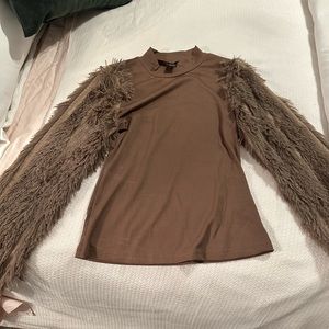 Coffee faux fur sleeve top